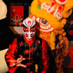 Luchador chino lleva salud abordo de un dragón